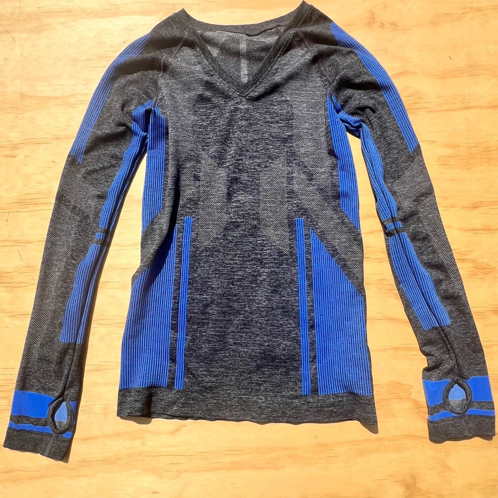 LNDR Womens Long Sleeve Seamless Performance Top Grey Blue Thumbholes M/L